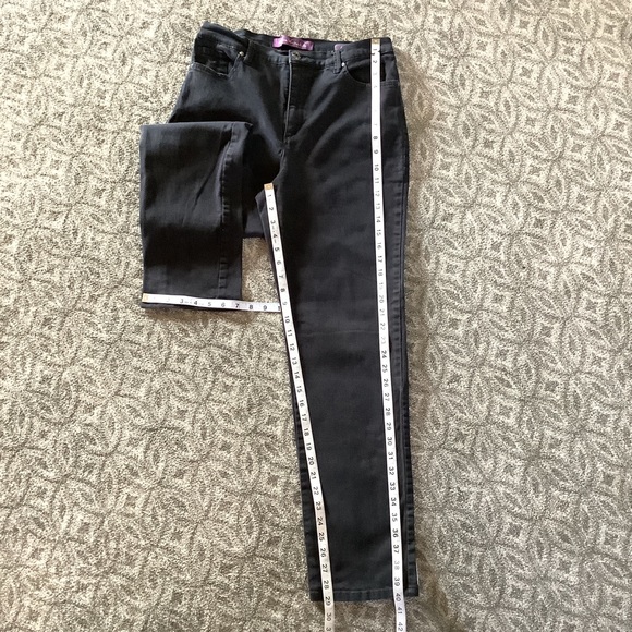 GLORIA VANDERBILT “Amanda” Black Straight Leg Denim Jeans 63 - Picture 6 of 7